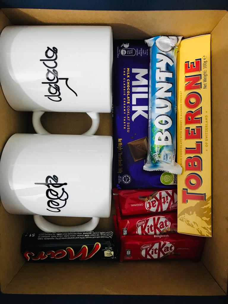 අම්මා තාත්තා Gift Pack – Aus Lanka Delivery