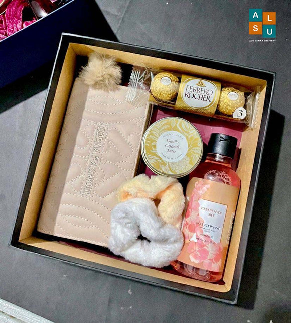 The Pamper & Purse Gift Set